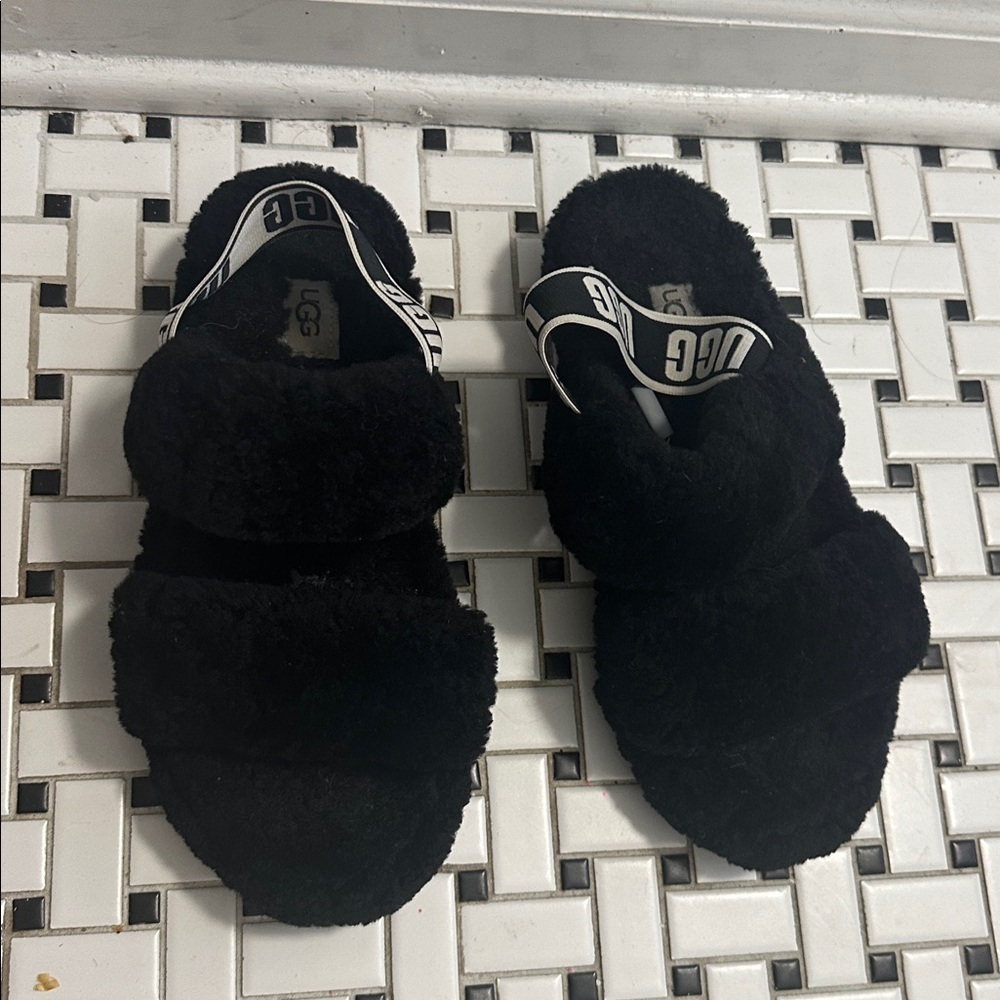 UGG Kids Black Fluffy Slippers - Picture 5 of 7